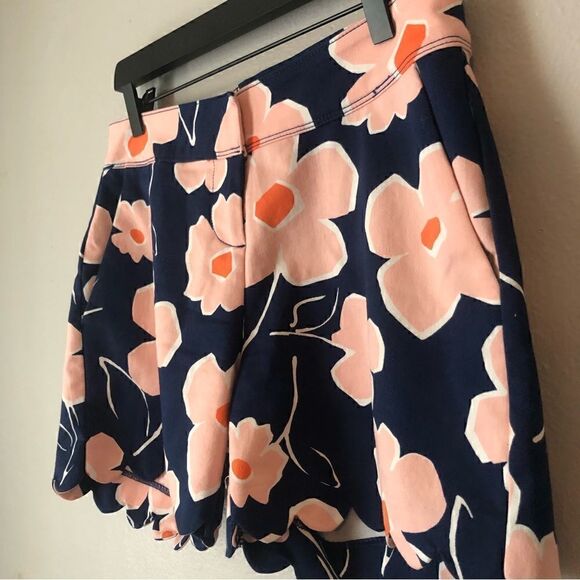 Isaac Mizrahi retro floral print shorts with scalloped hem - Picture 3 of 8